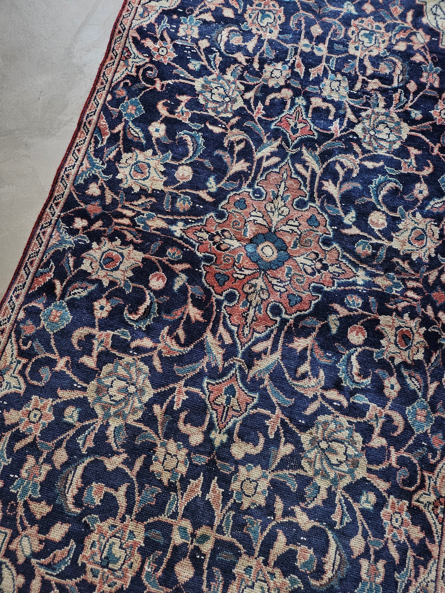 Cyrus – How Bizarre Rugs