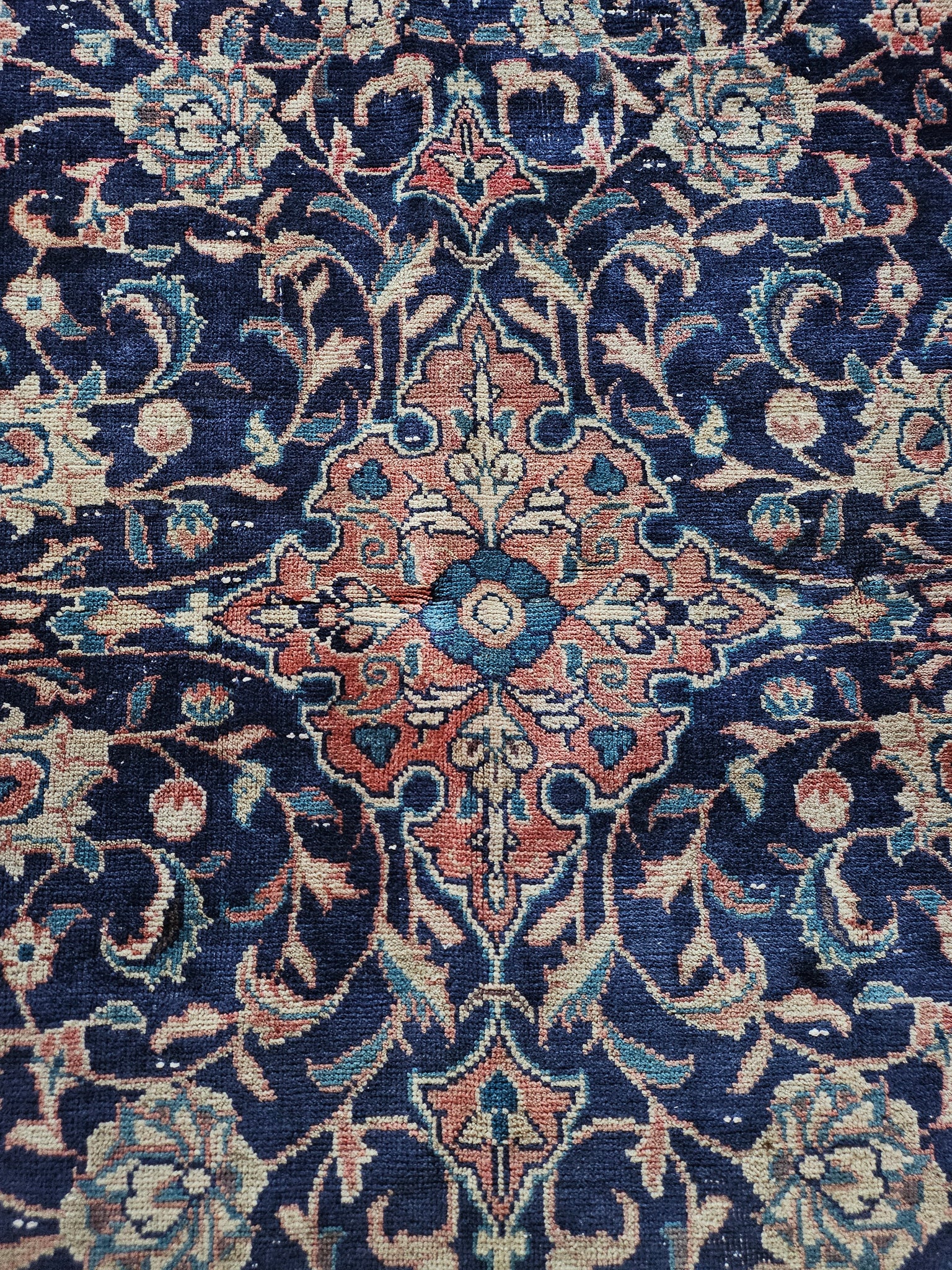 Cyrus – How Bizarre Rugs